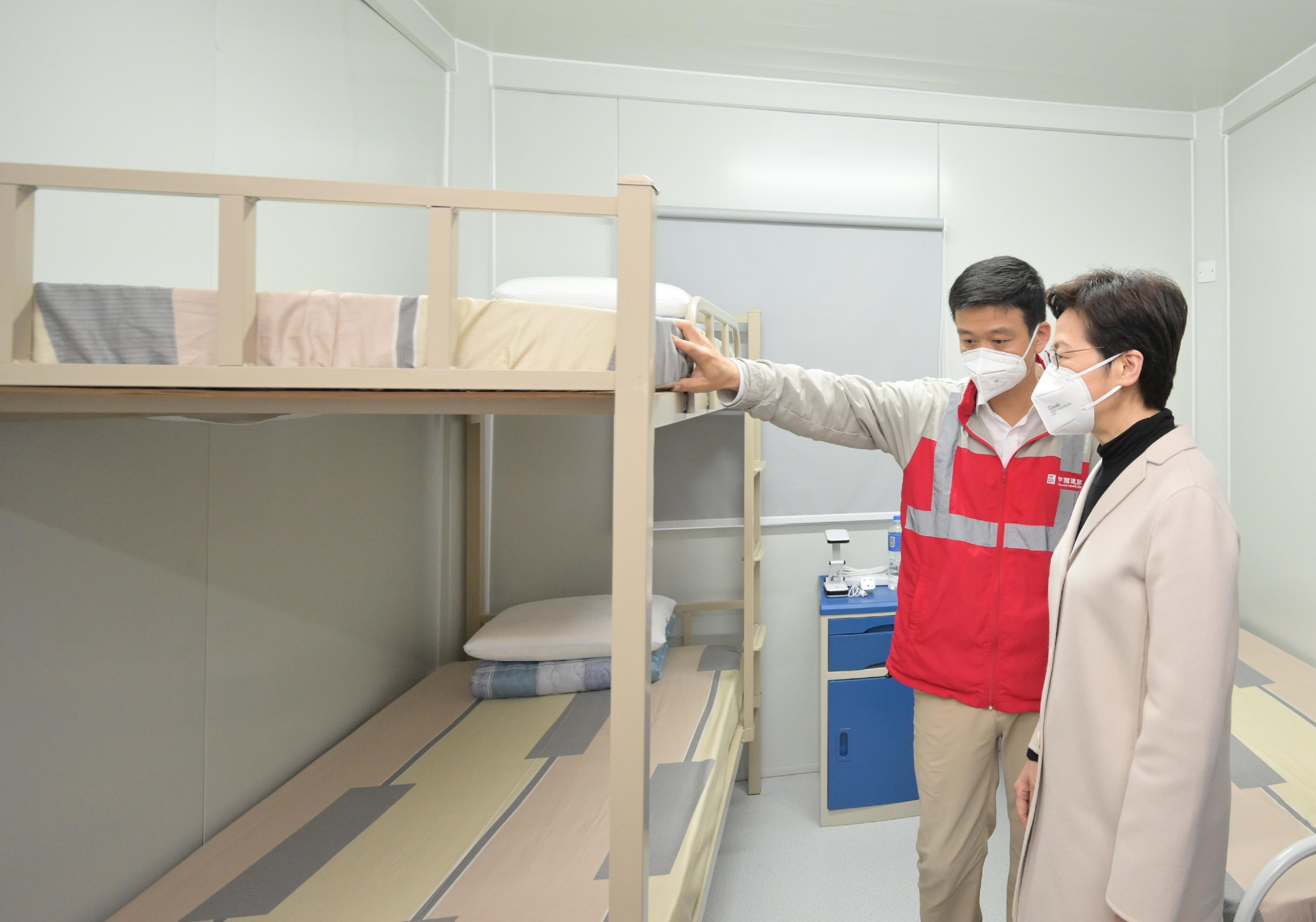 The Chief Executive, Mrs Carrie Lam, this afternoon (March 24) visited the sixth community isolation facility constructed with Mainland support in Yuen Long. Photo shows Mrs Lam (right), accompanied by a representative of the contractor, touring a newly constructed unit.