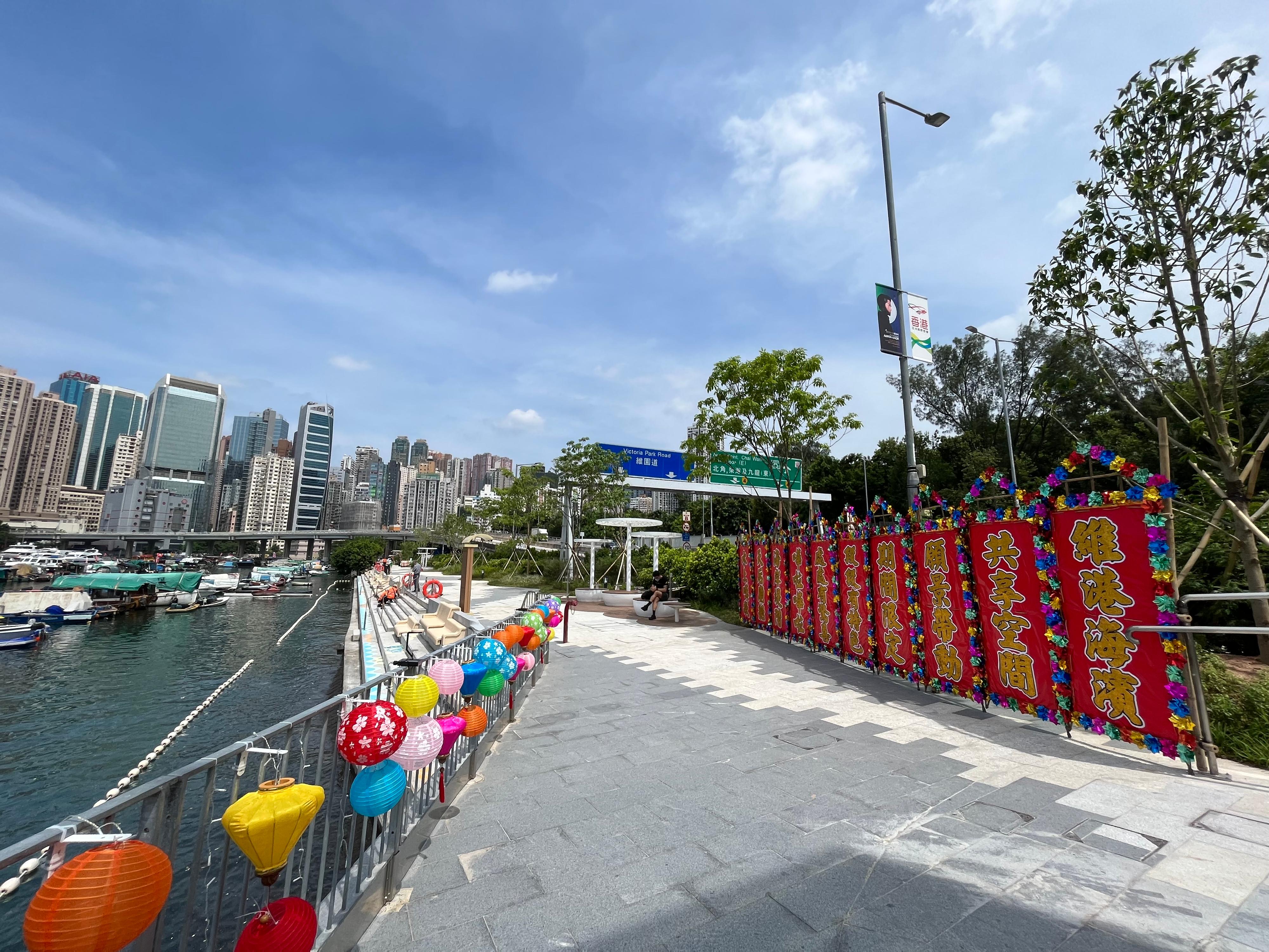 The Revitalised Typhoon Shelter Precinct at the Causeway Bay Typhoon Shelter waterfront of Victoria Park Road will be officially opened next Friday (September 9). The Precinct provides 90-metre-long "harbour steps" to bring the public closer to the waterbody, enabling visitors to enjoy an unobstructed view of the typhoon shelter and Victoria Harbour's sunset.