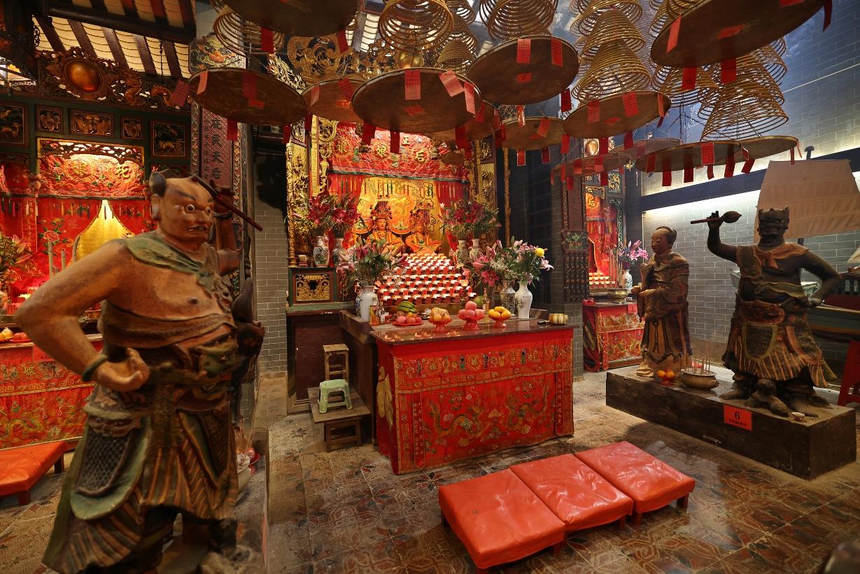 The Government gazetted today (October 20) the declaration of the Tin Hau Temple at Joss House Bay (the Temple) in Sai Kung as a monument under the Antiquities and Monuments Ordinance. Photo shows the sculptures of two guardian assistants of Tin Hau, the Thousand League Eyes (right) and Wind-Flavouring Ears (left) in front of the altar in the rear hall of the Temple.
