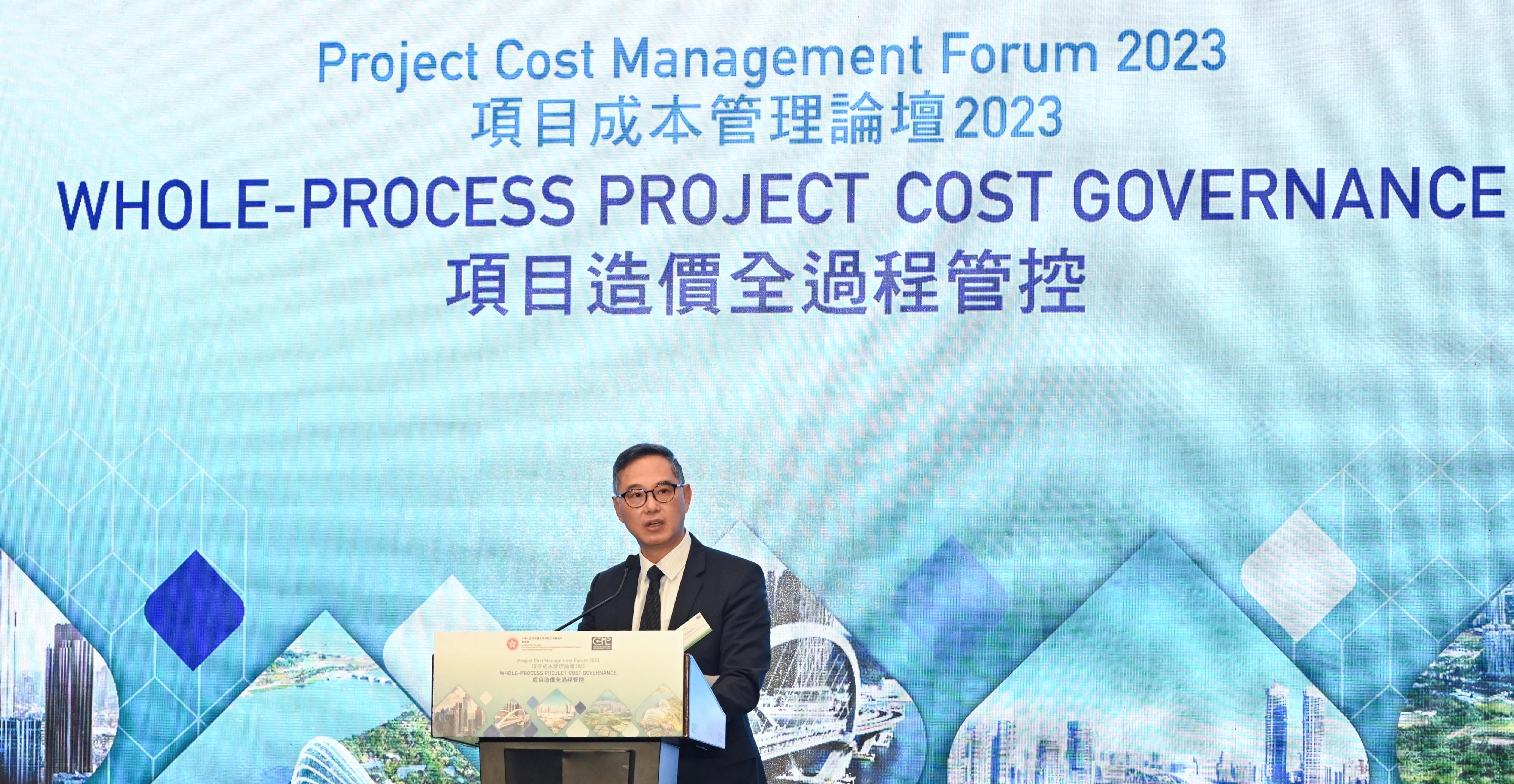 The Development Bureau today (November 1) organised the Project Cost Management Forum 2023 to promote the importance of cost management towards a sustainable development of the construction industry. Photo shows the Permanent Secretary for Development (Works), Mr Ricky Lau, delivering the opening speech at the forum.
