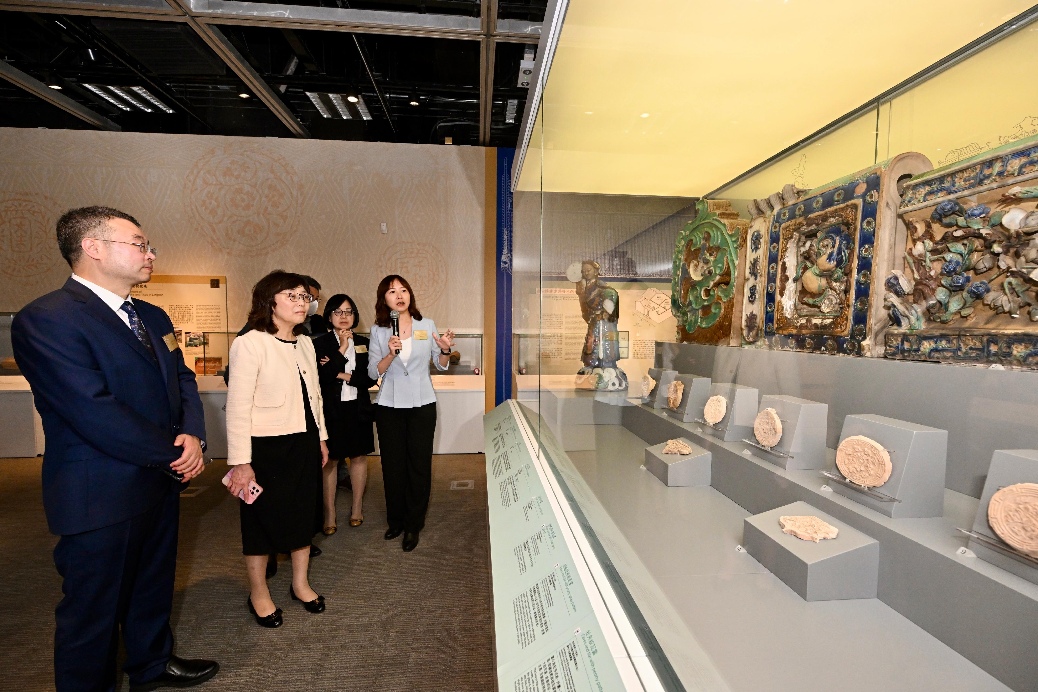 The "Under the Same Roof: Origin and Art of Lingnan Traditional Architecture" exhibition officially opened today (December 12). Photo shows the Secretary for Development, Ms Bernadette Linn (second left), and the Director of Art Exhibitions China, Mr Tan Ping (first left), touring the exhibition.
