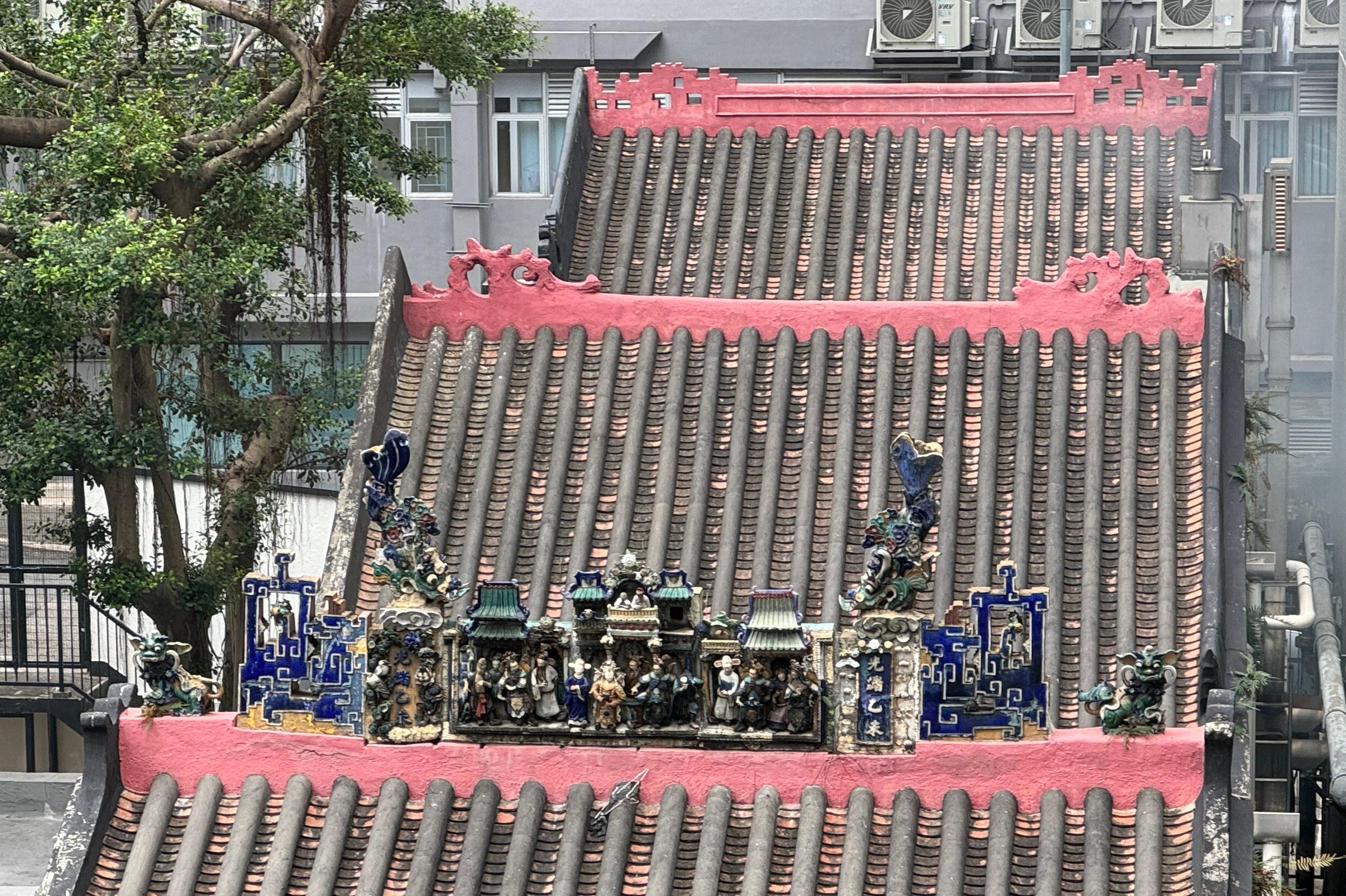 The Government gazetted today (January 30) the declaration of Kwong Fook Tsz in Sheung Wan as a monument under the Antiquities and Monuments Ordinance. Photo shows the Shiwan ceramics on the ridge of the temple.