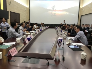 LegCo members proactively raise questions about issues of public concern during a seminar with the Mainland authorities, including the Water Resources Department and the Environmental Protection Department.