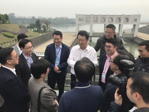 Officials of the Water Resources Department of Guangdong Province brief LegCo members on the operation of the Taiyuan Pumping Station.