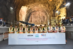 The breakthrough ceremony of the southbound tube of Lung Shan Tunnel (Tunnel Boring Machine Section) under the LT/HYW BCP project was held at the work site in Lau Shui Heung, Fanling, on 1 March.
