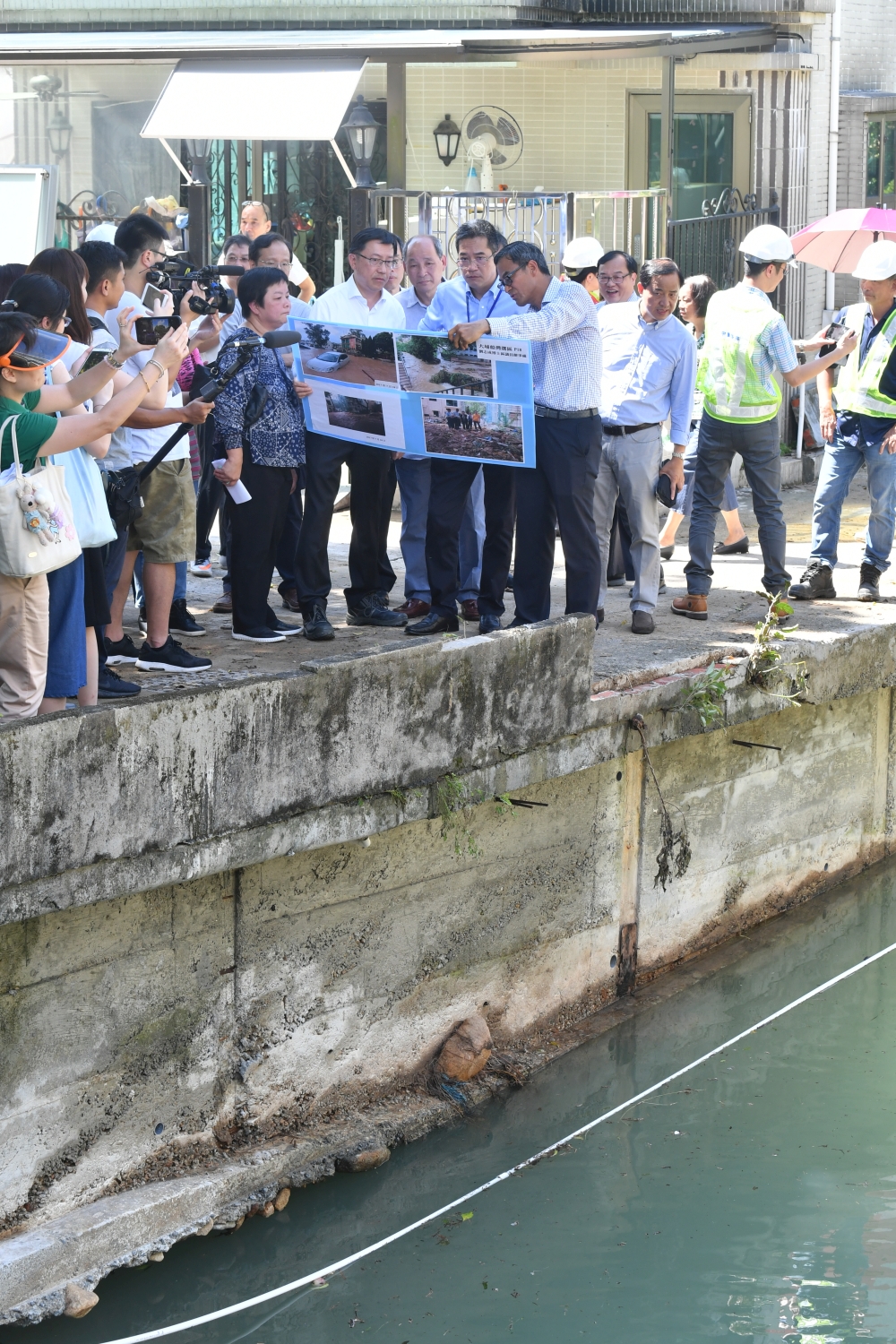 We went to the upstream of Shan Liu River to inspect the site situation.