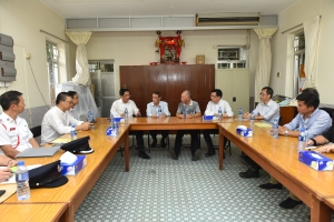 SDEV, Mr Michael WONG (fourth left), meets with Tai O Rural Committee members to learn how the flooding affected the residents and listens to their requests.  DO (Islands), Mr Anthony LI (third left); DDS, Mr Edwin TONG (seventh left); and Division Commander (Marine and Off-shore Islands) of the Fire Services Department (FSD), Mr CHAN Wai-ho (first left), also attend the meeting.