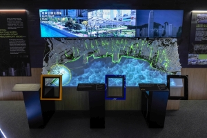 The interactive models in the “Visionary Hong Kong” exhibition zone offer visitors a chance to experience Hong Kong’s planning vision and learn more about the various projects that will keep Hong Kong moving forward as a world city in Asia. The two photos above show the models of the “Central/Wan Chai and North Point” and “Hung Shui Kiu and Yuen Long South” development projects. 