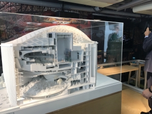 The model of the Xiqu Centre in the “Cultural Hong Kong” exhibition zone presents a full view of the interior of the Xiqu Centre’s main theatre, its grand stage, auditorium, backstage and large public atrium. 