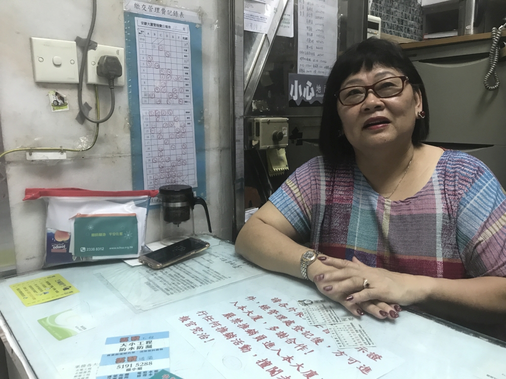 Ms Stella YAU, Chairlady of Tsuen Wan On Hong Building's Owners' Corporation thanks OBB for improving the residents’ living environment.