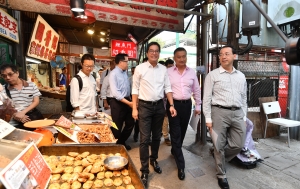 Various government departments will maintain communication with shop operators in Lei Yue Mun to carry out a series of improvement measures against storm surges.