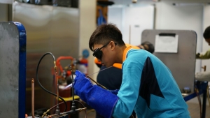 The EMSD, for the first time, sent an electrical and mechanical expert, along with two technicians, to compete in “Refrigeration and Air Conditioning” and “Electrical Installations”.  The picture shows Hong Kong contestant Mr LAU Chi-ching competing in “Refrigeration and Air Conditioning”.