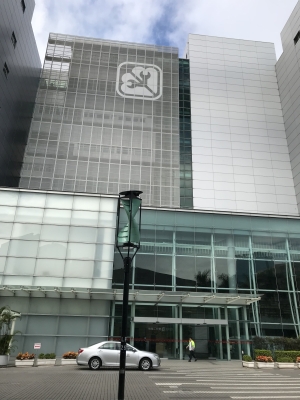 The EMSD will install over 100 “smart thermostats for central air-conditioning system” at the Headquarters Building ‘in order to reduce energy consumption of the building and verify the effectiveness of the product for the start-up.