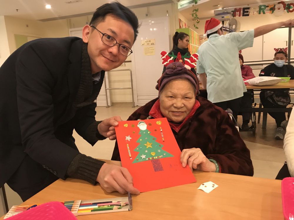 PA, Mr Allen FUNG making Christmas card with the “old pals”.