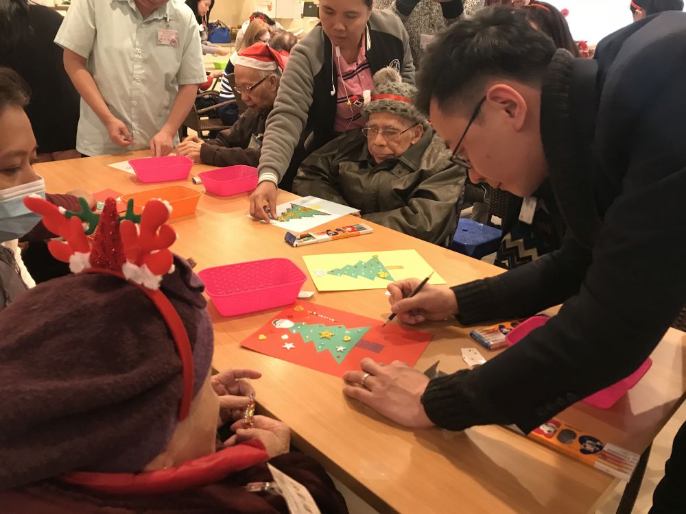 PA, Mr Allen FUNG making Christmas card with the “old pals”.