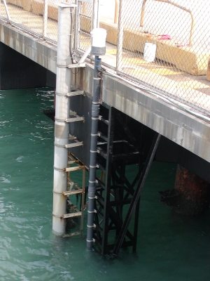 The HKHO has set up four tide gauge stations across Hong Kong to collect and release real-time tidal data for Hong Kong together with the tidal gauges managed by the Hong Kong Observatory and the Airport Authority. The picture shows a tidal data collection device. - Photo 1