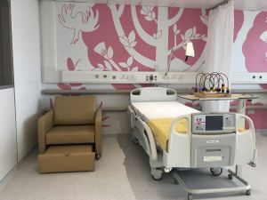 Space is provided on the side of each in-patient bed to accommodate a foldable bed for parental company, and there are also 20 rooms in the first ever parents’ quarters for patients’ families to stay overnight.