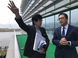 Chief Project Manager of the ArchSD, Mr LI Kiu-yin, Michael (left), briefs the Secretary for Development (SDEV), Mr WONG Wai-lun, Michael, on the shading devices installed on the exterior walls to ward off the heat.