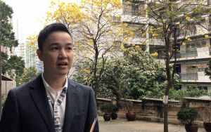 Mr TANG introduces the Tabebuia chrysantha planted in the vicinity of the U Lam Terrace in Sheung Wan.