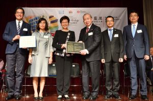 The Chief Executive, Mrs Carrie LAM, attends the award presentation ceremony.  Picture shows Mrs Carrie LAM (third left); Secretary for Development (SDEV), Mr WONG Wai-lun, Michael (first left); Chair of the Jury for the UNESCO Heritage Awards and Chief of the Culture Unit, UNESCO Bangkok, Dr DUONG Bich Hanh (second left); Chairman of the St James’ Settlement Executive Committee, Dr LI Kwok-po, David (third right); and other guests at the ceremony.