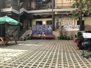 There are ample public spaces in the building cluster, such as the open-air space shown in the picture, which facilitate greater interaction between residents and the community.