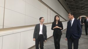 The hotel retains the Murray Building’s architectural designs, including a car ramp connected to the Cotton Tree Drive. The former car ramp now becomes the lobby’s ceiling covered in brass gold furnishings.