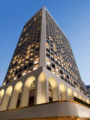 Located in Central’s core business area, the 50-year-old former government office block Murray Building has been revitalised into a hotel.