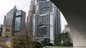 One of the characteristics of Murray Building is the three-storey high circular arch corridors at the bottom of the building. By looking out at the arches, you can see views of St. John’s Cathedral, banks and commercial high rises, etc.