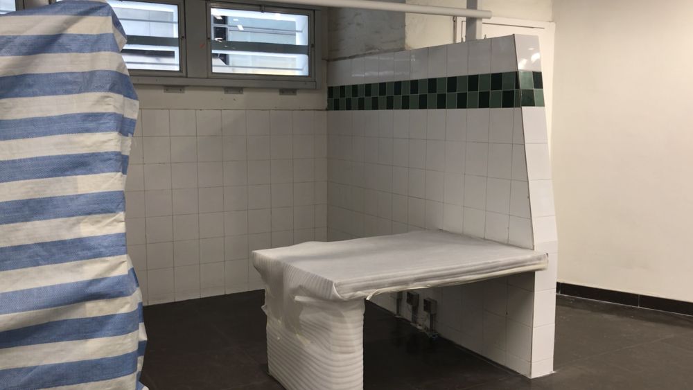 The HKNE also retains some original facilities including the open stalls shown in the picture.