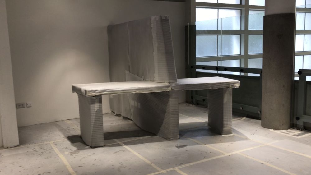 The HKNE also retains some original facilities including the open stalls shown in the picture.