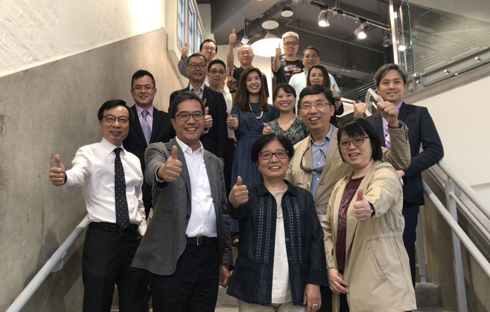 Mr Michael WONG (front row, third right) and others show their support for the opening of the HKNE at the end of this year.