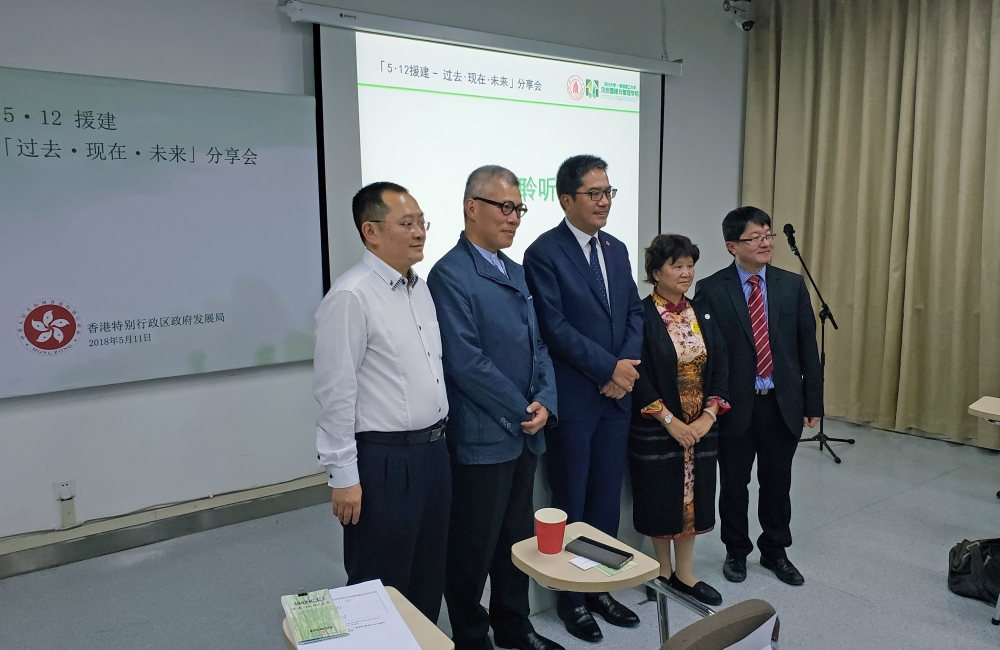 The Secretary for Development, Mr WONG Wai-lun, Michael (centre), takes a group photo with the speakers at the sharing session of “5.12 Reconstruction - Past, Present and Future”.  First right is the Convener of the University of Hong Kong (HKU) Sichuan Reconstruction Project and Assistant Dean of Engineering, Dr FOK Wai-tung, Wilton. Second left is the Professor of the Department of Architecture of the Chinese University of Hong Kong (CUHK), Dr NG Yan-yung, Edward.