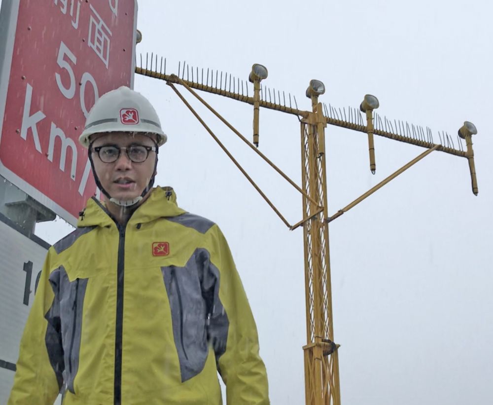 Mr CHUI says that landing and runway lights provide visual aid critical for pilots to take off and land with a clear vision of the runways at night and during periods of low visibility and inclement weather conditions.