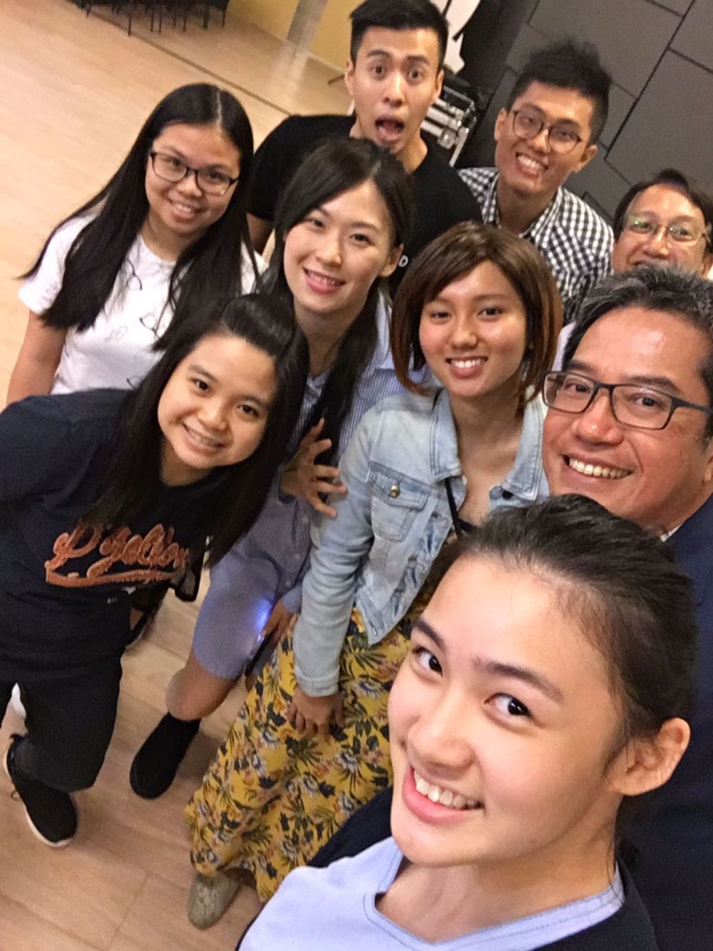 The SDEV, Mr Michael WONG, also had many chances to have exchanges with young people to listen to their views and concerns.