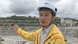 The Explosives Officer 1 of Mines Division, Mr TSE Wai-tong, said, ”quarry operators are required to apply for and obtain approvals from Mines Division for blasting to ensure that the blast design, arrangement and monitoring plan are in line with the safety and environmental standards.”