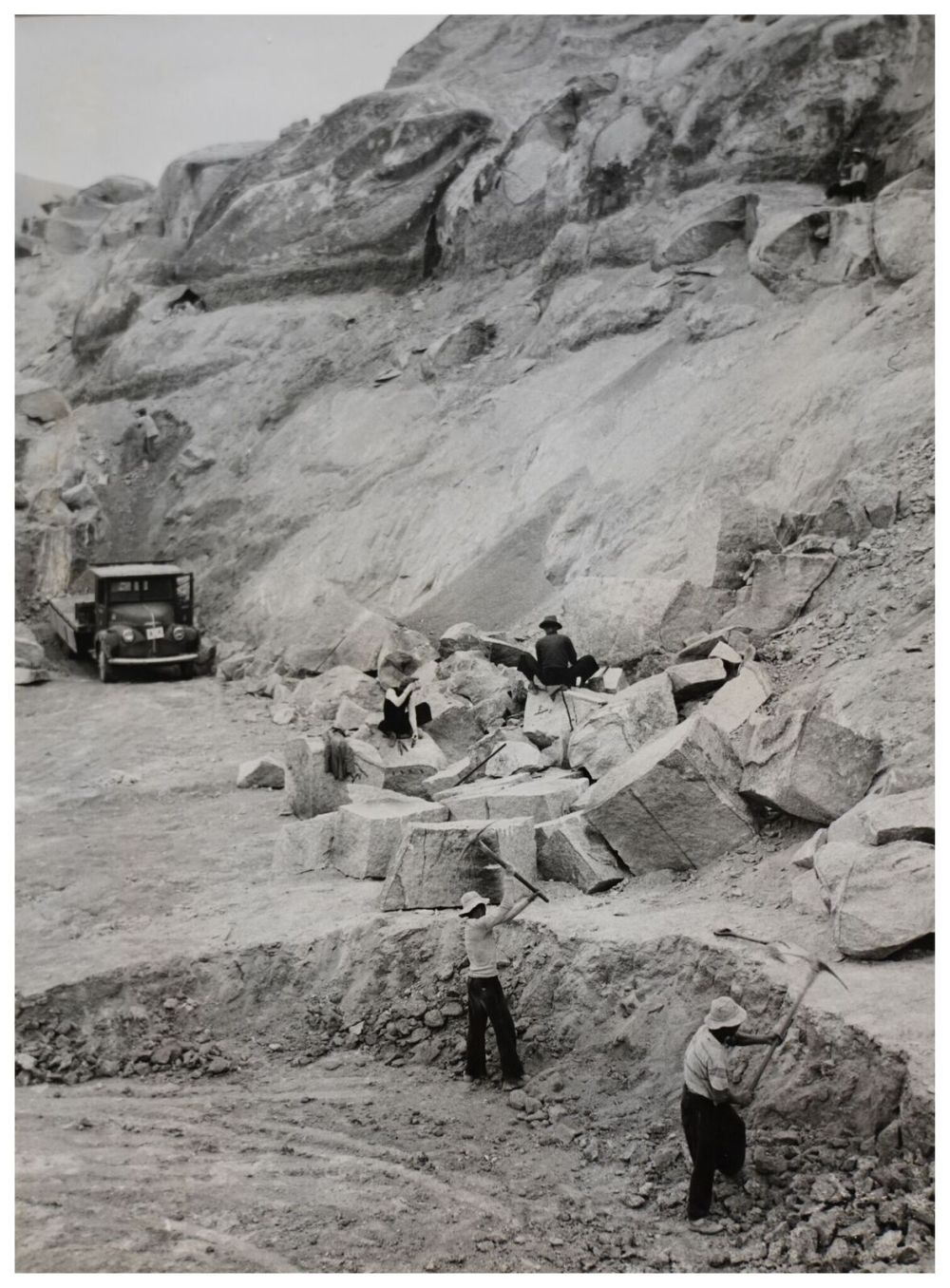 As indicated by these black and white photos taken in 1956, quarrying was labour intensive in earlier times. (Lam Tei Quarry is not pictured.)