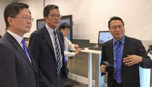 Senior Engineer of the EMSD, Mr CHAN Hor-yin, Steve (right), illustrates how the EMSD applies the Building Information Modelling–Asset Management System to conduct smart maintenance and repair work.