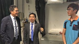 On the day of the visit, the SDEV, Mr Michael WONG, came across Mr LAU Chi-ching (right), who represented Hong Kong in the WorldSkills Competition last year.  Mr LAU has now become an “assistant trainer” and helps coach the trainees who may compete in the event this year.