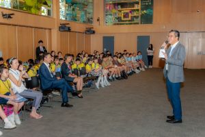 The Secretary for Development (SDEV), Mr WONG Wai-lun, Michael, visited the 100-odd primary student participants of the City Gallery Summer Planning School 2018 - “Be a Town Planner” on a day of their programme earlier on. He gives the “little planners” a quiz to test their understanding of Hong Kong and find out what they think about community planning.