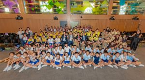 SDEV Mr Michael WONG hosting a quiz. The questions include the land area of Hong Kong, the number of new
          towns and new development areas, etc. The response is overwhelming as students scramble to answer the questions.