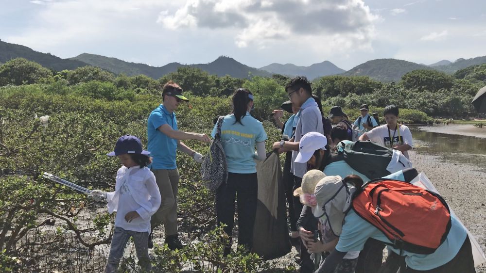 The guided tour organises a cleanup of the area for the participants to promote the message of keeping our shorelines clean.