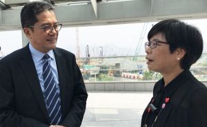 The Director of Architectural Services, Mrs LAM YU Ka-wai, Sylvia (right), briefs the Secretary for Development (SDEV), Mr WONG Wai-lun, Michael, on the various environmental-friendly and energy-saving design features adopted by the Trade and Industry Tower (TI Tower) to keep in line with the “Green City” sustainable development concept of the Kai Tak Development (KTD).