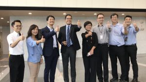 The SDEV, Mr Michael WONG (fourth left), and the Director of Architectural Services, Mrs Sylvia LAM (fourth right), pose with the design team of the TI Tower project to show support for the ArchSD’s work on promoting sustainable building design.