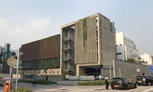 Green elements have been incorporated into the architectural design of the Po Leung Kuk Stanley Ho Sau Nan Primary School, such as fair-faced concrete facades, vertical greening, timber and metal screen panels as well as sunshades.  In addition, the use of low fence walls instead of high walls will enable the school to integrate better into the community.