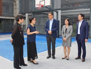 Senior Architect of the ArchSD, Ms LI Pak-yee, Tuesday (second left), briefs the SDEV, Mr Michael WONG (centre), on the basketball court that is “innovatively” accommodated on the first floor in the middle of the school campus, thus creating a focal point that brings students, classrooms and outdoor spaces all together.