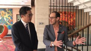 The Executive Director of Design and Operations of SCAD Hong Kong, Mr. Bernardo Coronado-Guerra (right), briefs the SDEV, Mr. Michael WONG (left), on the original architectural features of the court building that have been preserved after revitalisation.