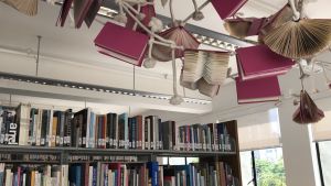 In the campus, artworks or decorations, large and small, are seen everywhere from corridor walls to ceilings.  It is really a feast for the eyes.