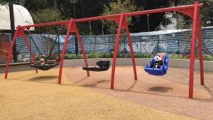 The playground sets up an additional swing section, which serves to encourage children to play on the swings together with their parents or friends.
