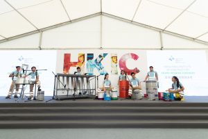 At the opening ceremony of the HKIC, students play percussion with tools commonly used by construction workers, including aluminium ladders, pipes and iron buckets, fully demonstrating their innovative spirit.