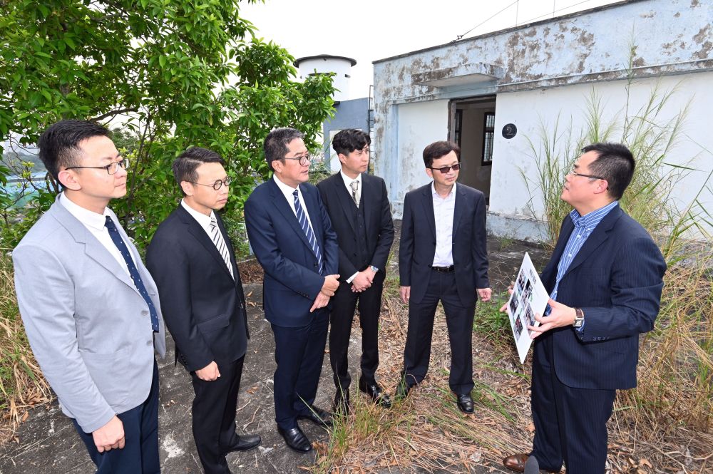 The Secretary for Development (SDEV), Mr WONG Wai-lun, Michael, visited the Former Lau Fau Shan Police Station revitalisation project during his visit to Yuen Long District earlier.  Photo shows Mr Michael WONG (third left) being briefed by the Commissioner for Heritage, Mr YAM Ho-san, José (first right), on the project details of the restoration and revitalisation of the Former Lau Fau Shan Police Station.  Looking on are the Chairman of the Yuen Long District Council, Mr SHUM Ho-kit (third right); the District Officer (Yuen Long), Mr YUEN Ka-lok, Enoch (second left); the Under Secretary for Development, Mr LIU Chun-san (second right); and the Political Assistant to SDEV, Mr FUNG Ying-lun, Allen (first left). 